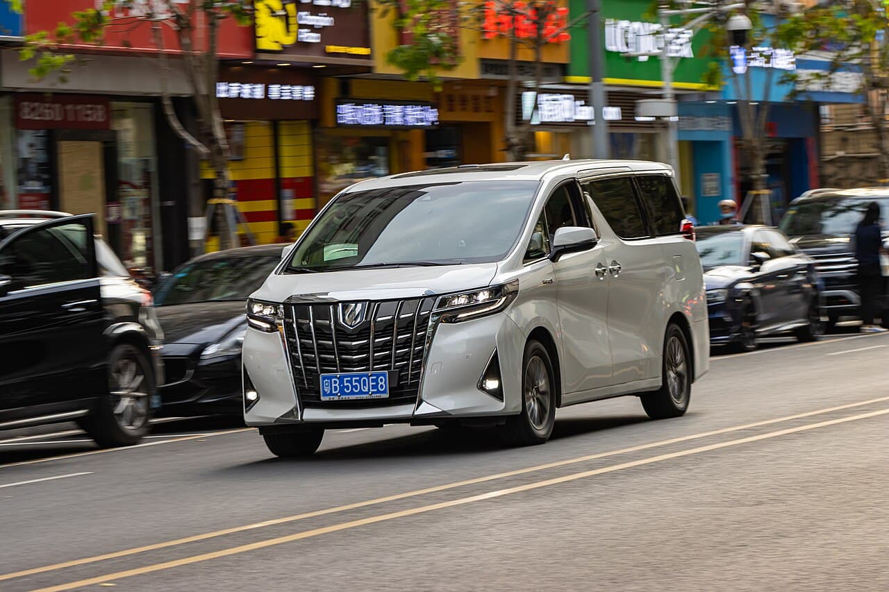 Toyota Alphard Executive Lounge